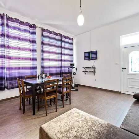 בית נופש Seaside Family Friendly House With A Swimming Pool Razanj, - 19735 רוגוזניצה