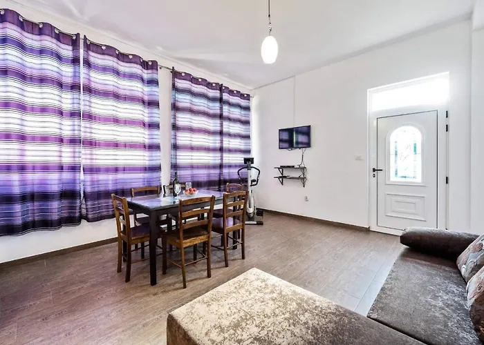 בית נופש Seaside Family Friendly House With A Swimming Pool Razanj, - 19735 רוגוזניצה