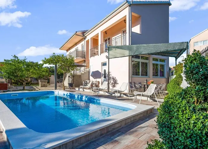 בית נופש Seaside Family Friendly House With A Swimming Pool Razanj, - 19735 *