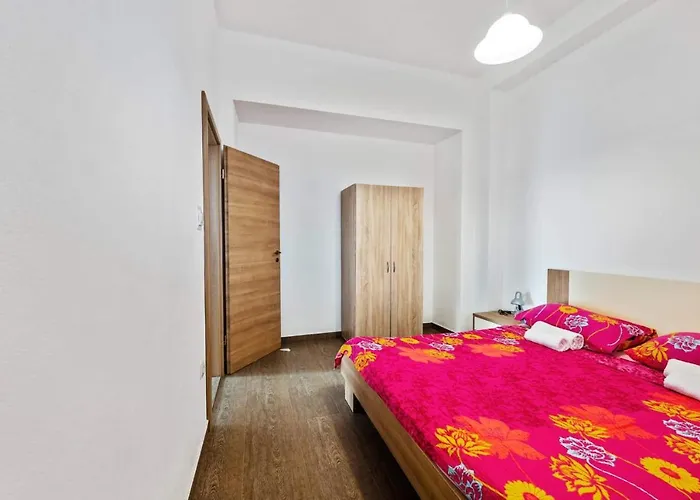 בית נופש Seaside Family Friendly House With A Swimming Pool Razanj, - 19735 *